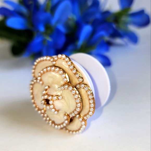 LTD* Pop Socket 🤍 Beautiful White & Pearl Flower Pop Socket for Any Phone/Case! - Picture 6 of 7